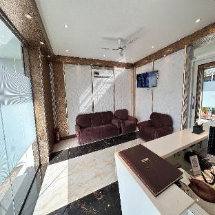 hotel airport crown near saki naka