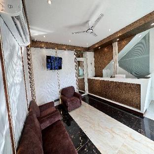 hotel airport crown near saki naka