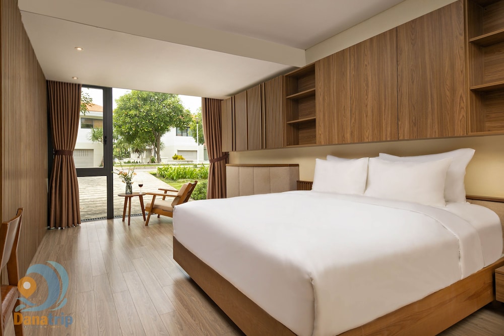 danang ocean beach villa