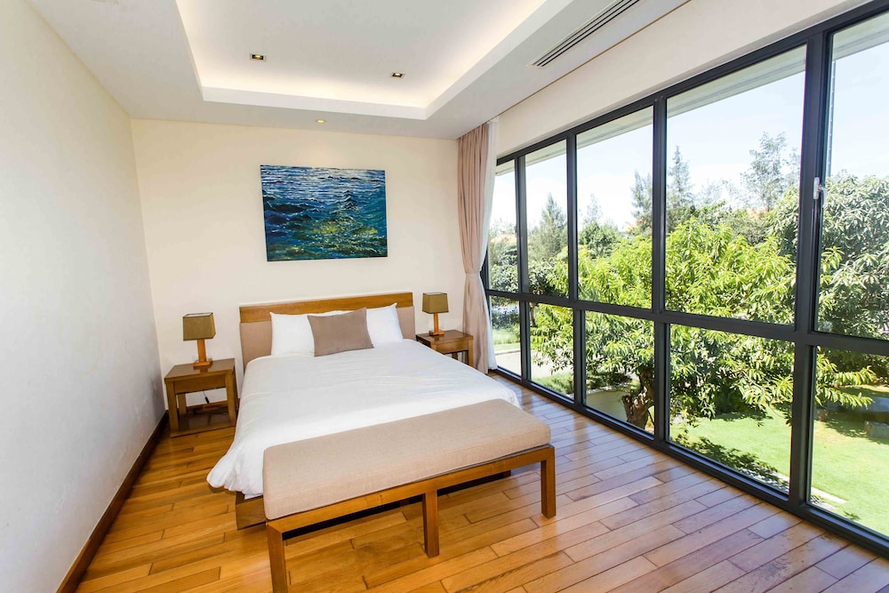 danang ocean beach villa