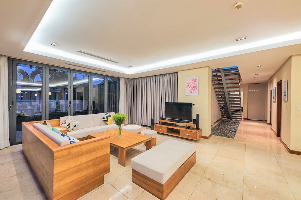 danang ocean beach villa