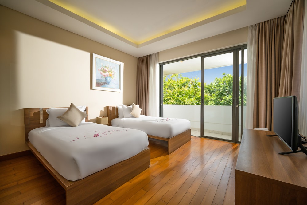 danang ocean beach villa
