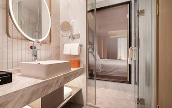 venus international hotel