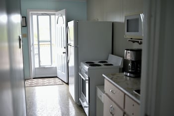 jackfish lake cottages motel