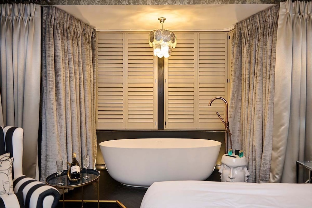 funky monk restaurant and rooms