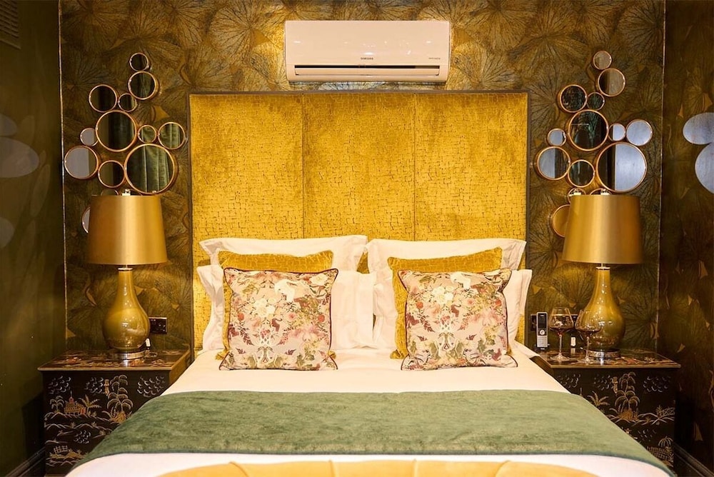 funky monk restaurant and rooms