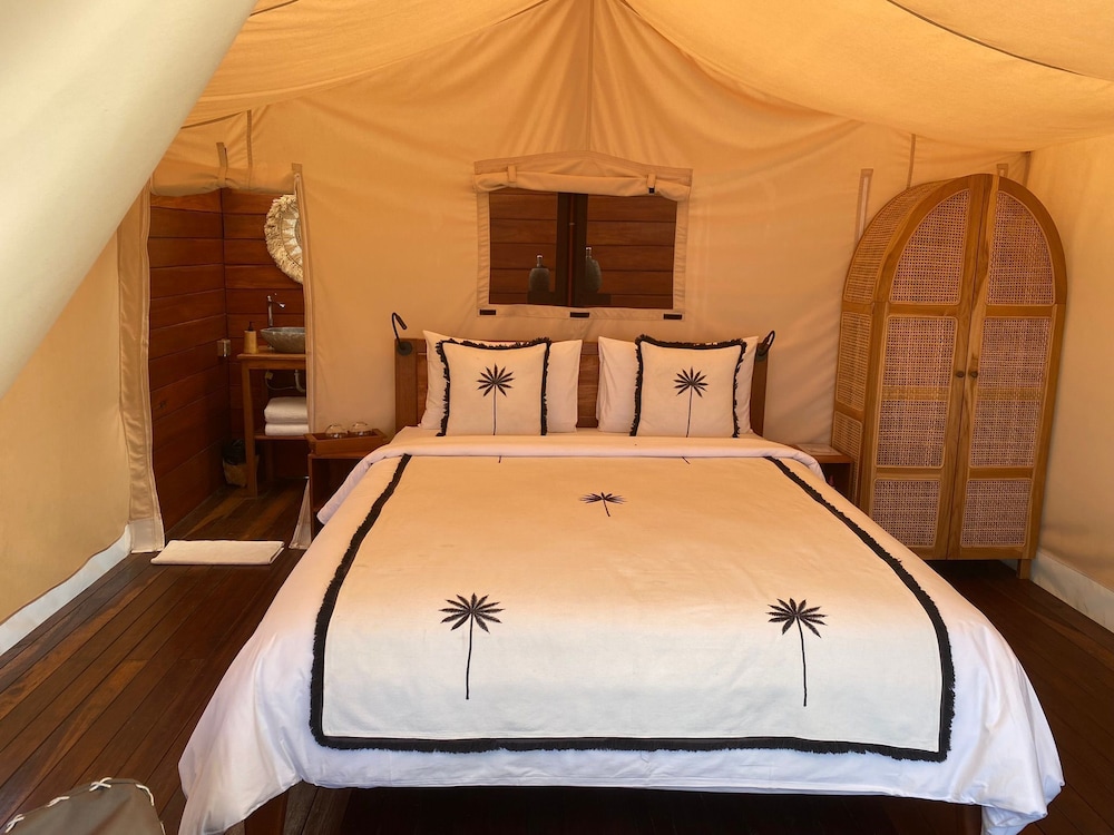 bali cliff glamping