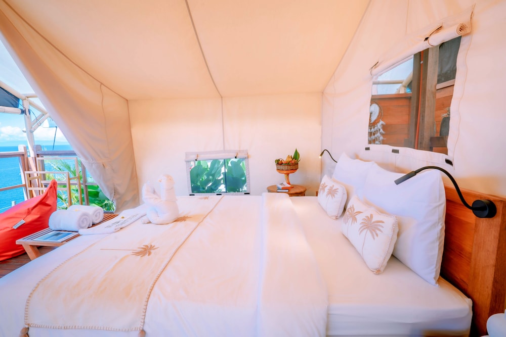 bali cliff glamping