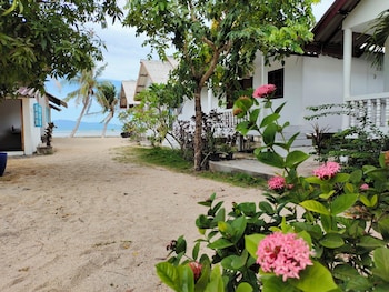 sand terrace beach bungalows