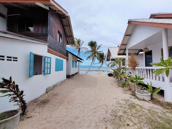 sand terrace beach bungalows