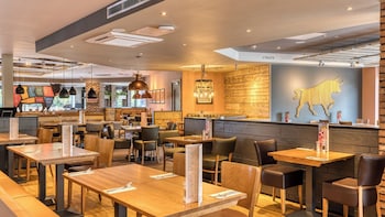 premier inn bristol parkway m32