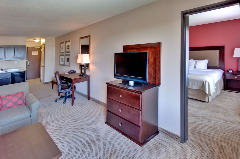 holiday inn and suites bakersfield by ihg