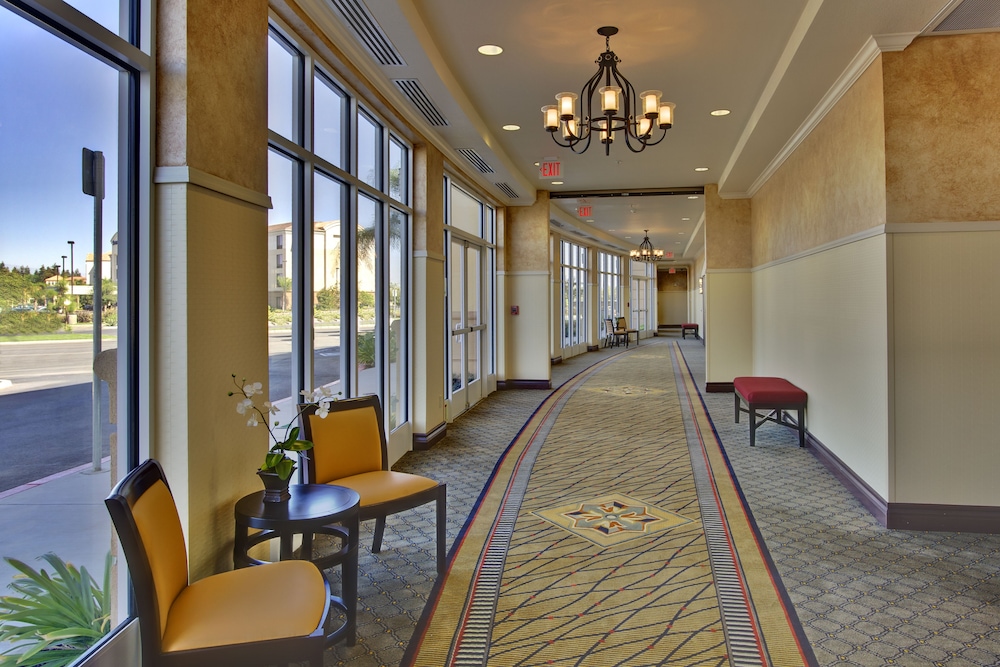 holiday inn and suites bakersfield by ihg