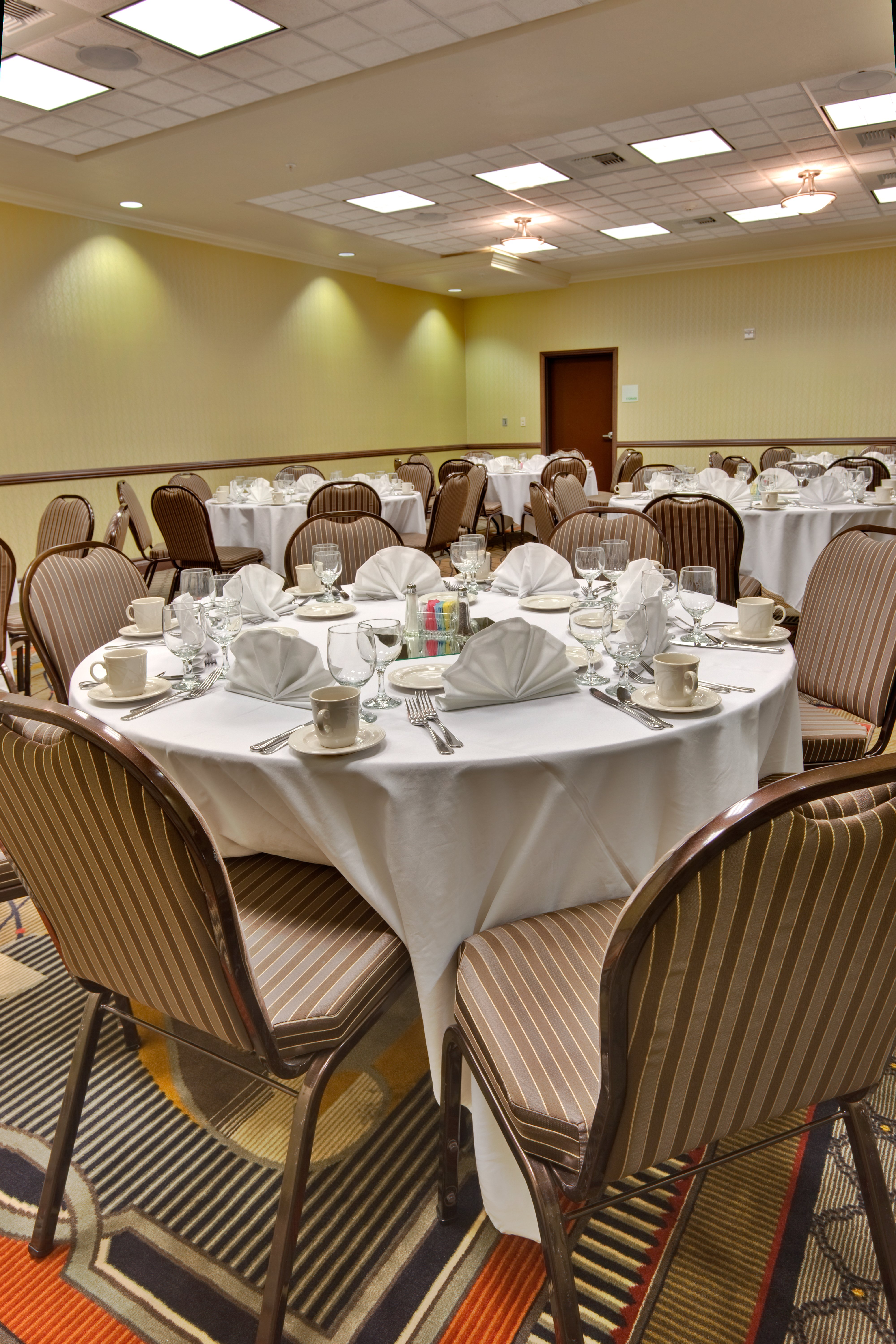 holiday inn and suites bakersfield by ihg
