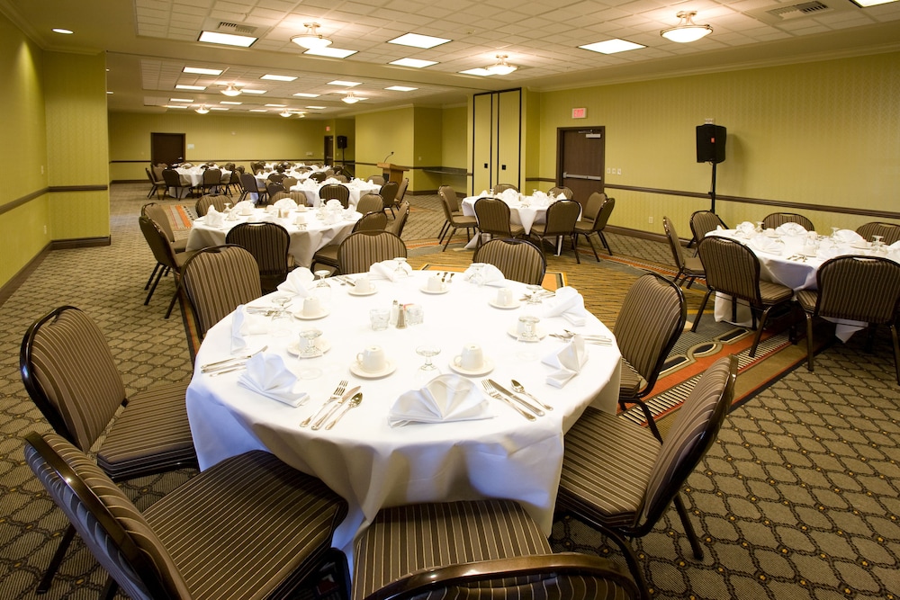 holiday inn and suites bakersfield by ihg