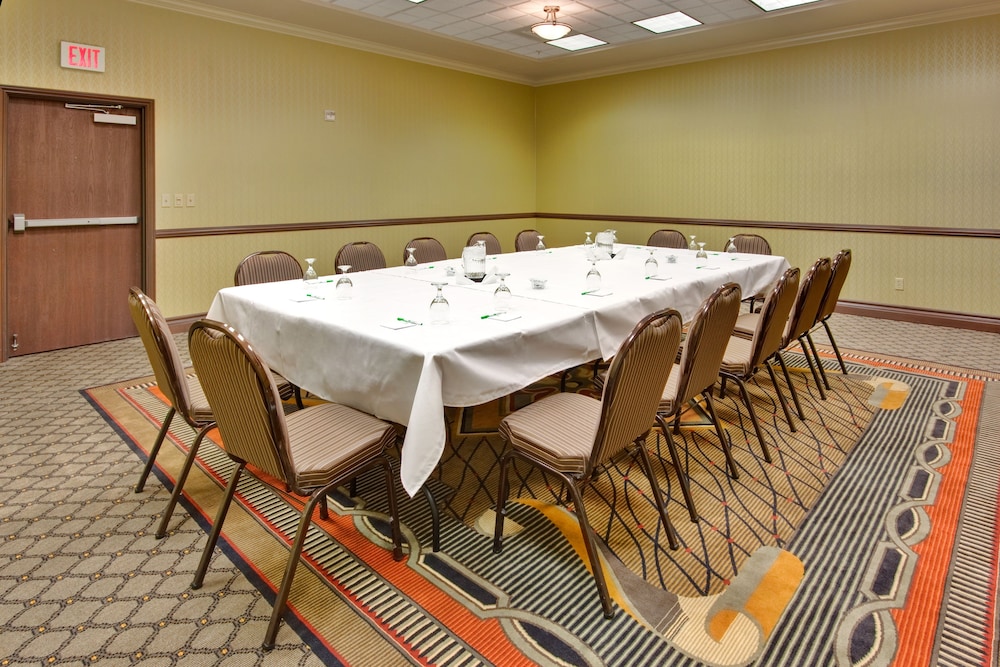 holiday inn and suites bakersfield by ihg