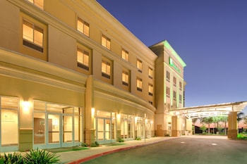 Holiday Inn & Suites Bakersfield By Ihg,California>>Bakersfield,3 star