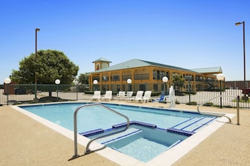 Super 8 By Wyndham Grand Prairie Southwest,Dallas>>Arlington,2 star