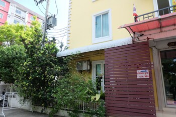 pop 75429 101 place navanakorn