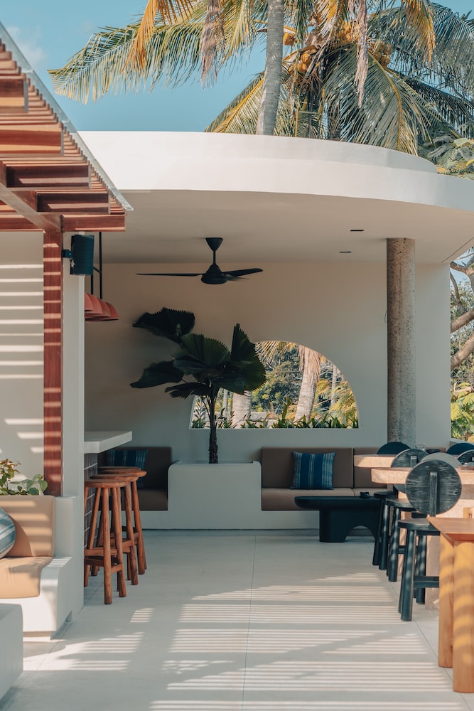 boni beach hotel and restaurant