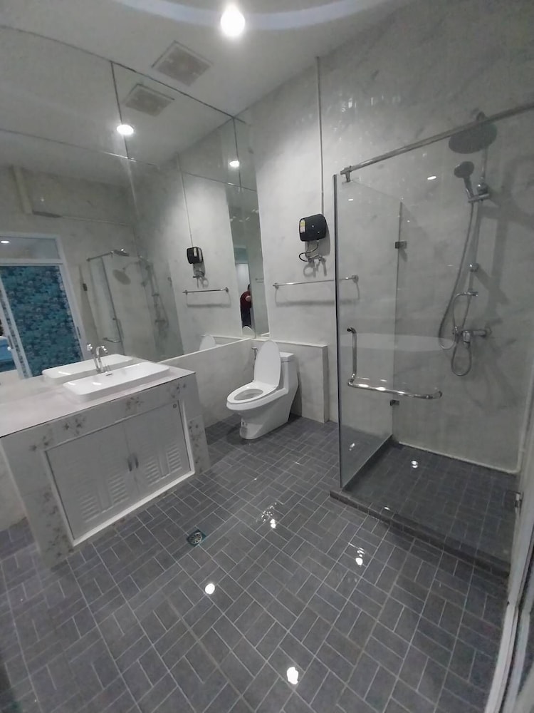 tuscany hotel by skypark