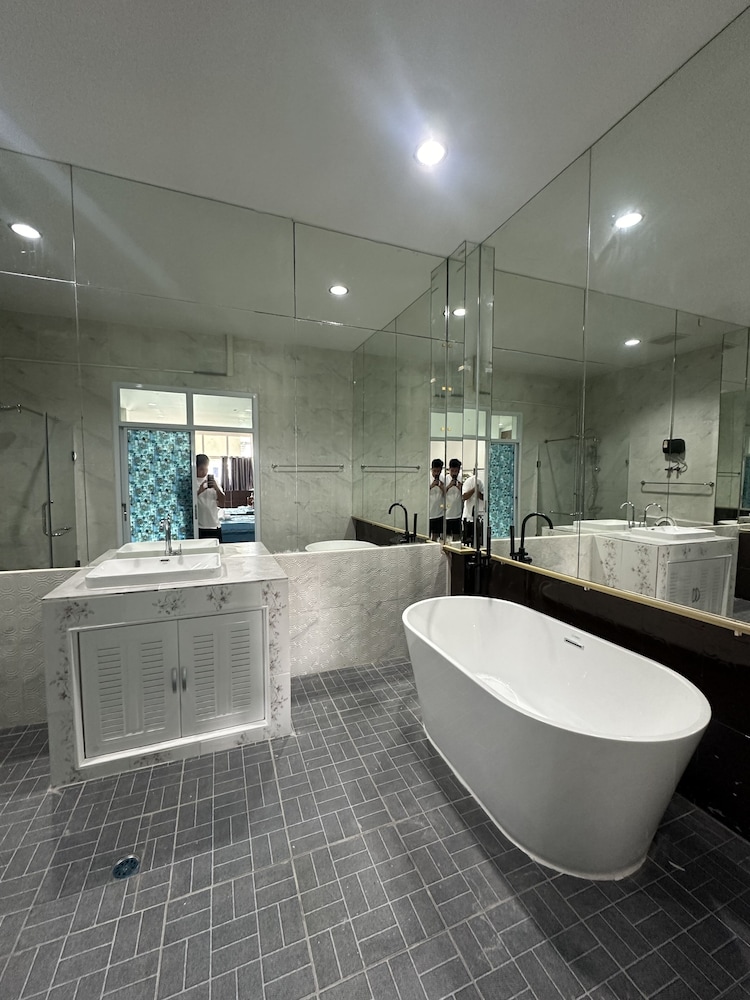 tuscany hotel by skypark