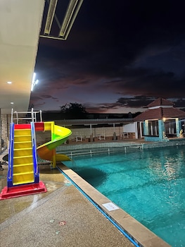 tuscany hotel by skypark