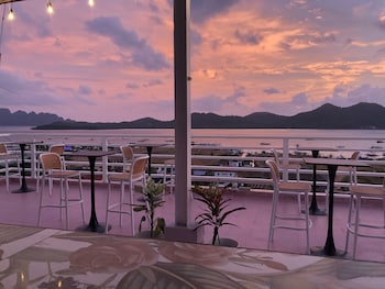 sunburn suites coron