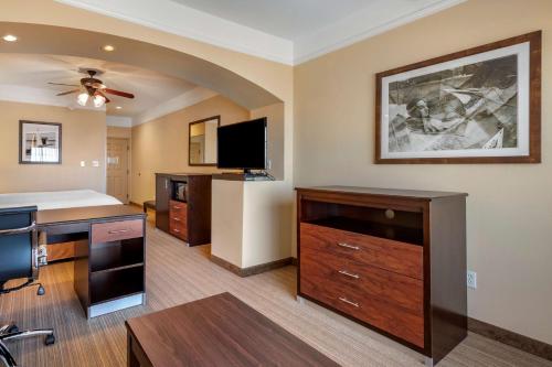 best western plus monica royale inn and suites