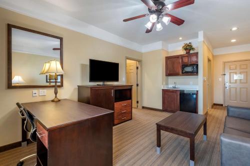best western plus monica royale inn and suites