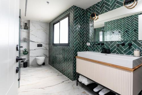 de sheinkin suites