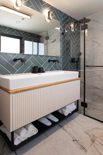 de sheinkin suites