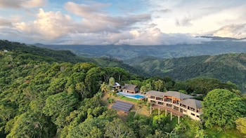 lamangata luxury surf resort