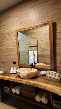 lamangata luxury surf resort