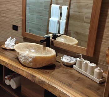 lamangata luxury surf resort