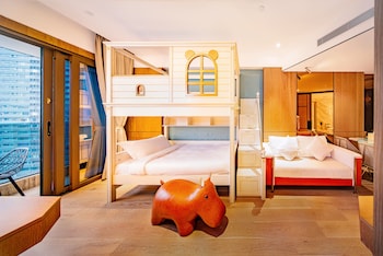 yoho treasure island hotel