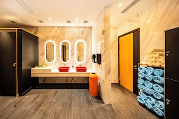 yoho treasure island hotel