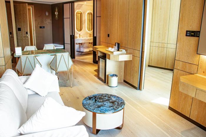 yoho treasure island hotel