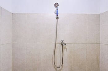 spot on 92531 pacar guesthouse