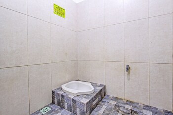 spot on 92531 pacar guesthouse