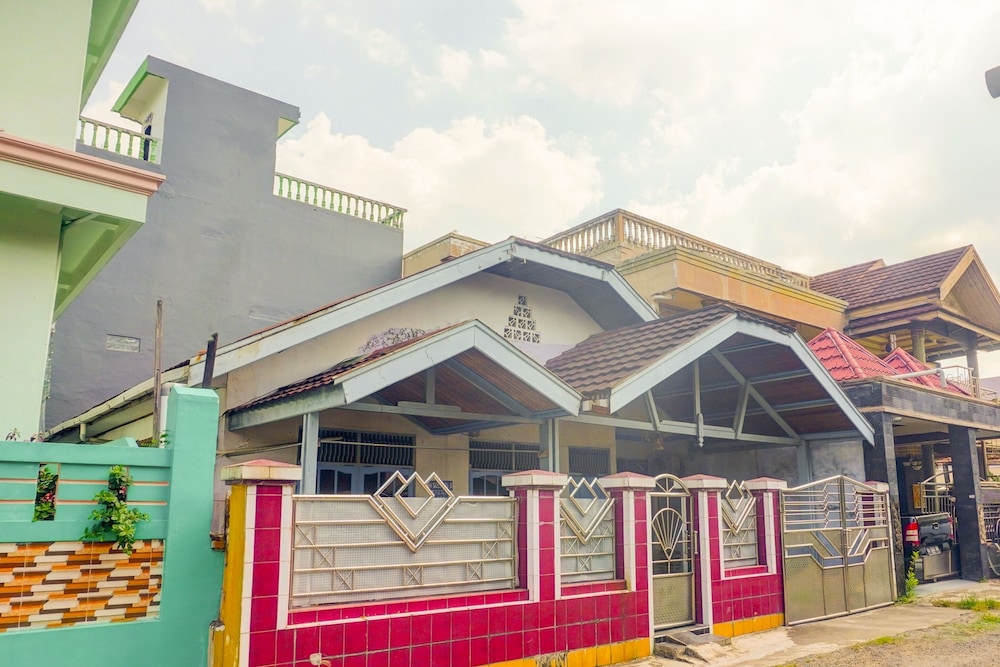 spot on 92648 wisma padi syariah panyipatannearwisata gunung birah