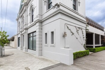 victoria hall apartments