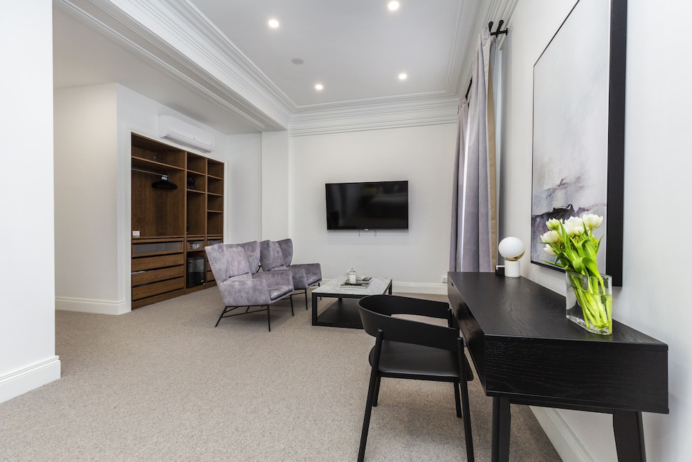 victoria hall apartments