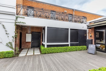 victoria hall apartments