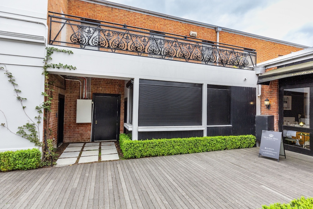 victoria hall apartments