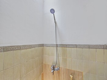 spot on 93182 hotel jaya kusuma