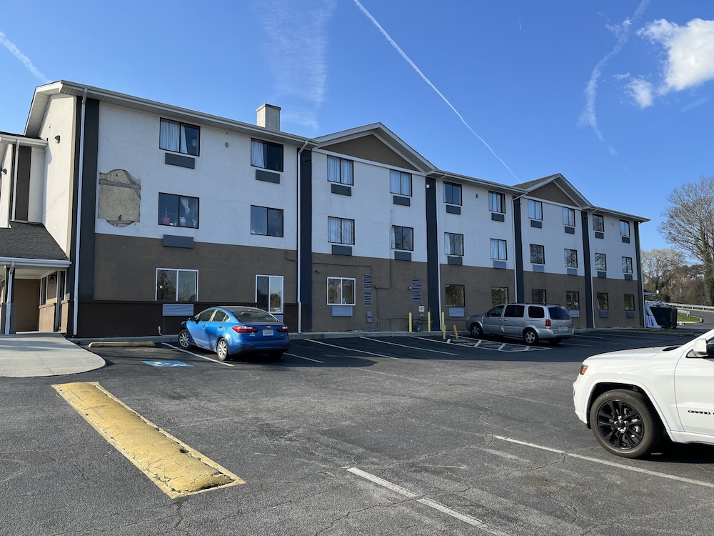 super 8 by wyndham suffolk tidewater