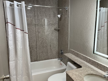 super 8 by wyndham suffolk tidewater