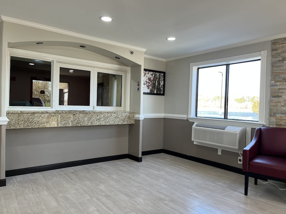 super 8 by wyndham suffolk tidewater