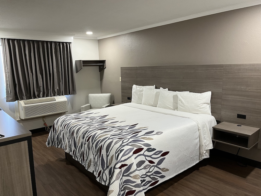 super 8 by wyndham suffolk tidewater